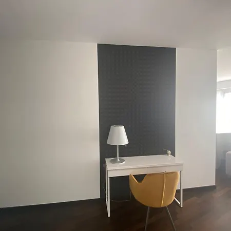 Luxurious In High Class Building Kranhaus In Appartement Keulen