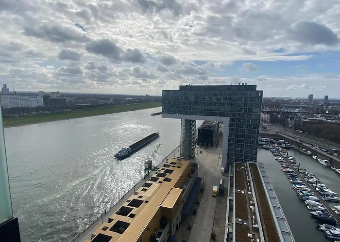 Luxurious In High Class Building Kranhaus In Apartment *