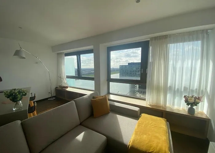 Luxurious In High Class Building Kranhaus In Apartment *